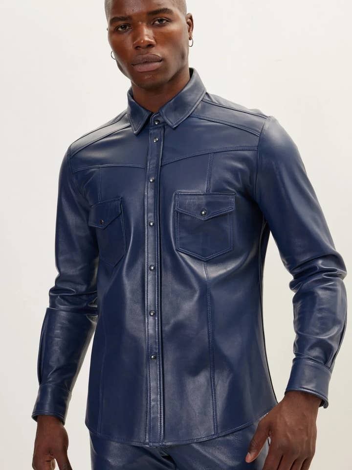 Chemise en cuir d'agneau véritable pour homme - Marine pour la vente par Ron Tomson
