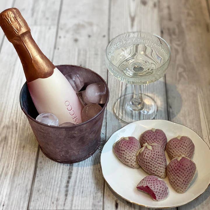 Choc on Choc - Wholesale Chocolate Box - Chocolate Prosecco And Strawberries Gift Box