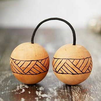 Shaker Kashaka in legno per la vendita all'ingrosso da parte di Carved Culture