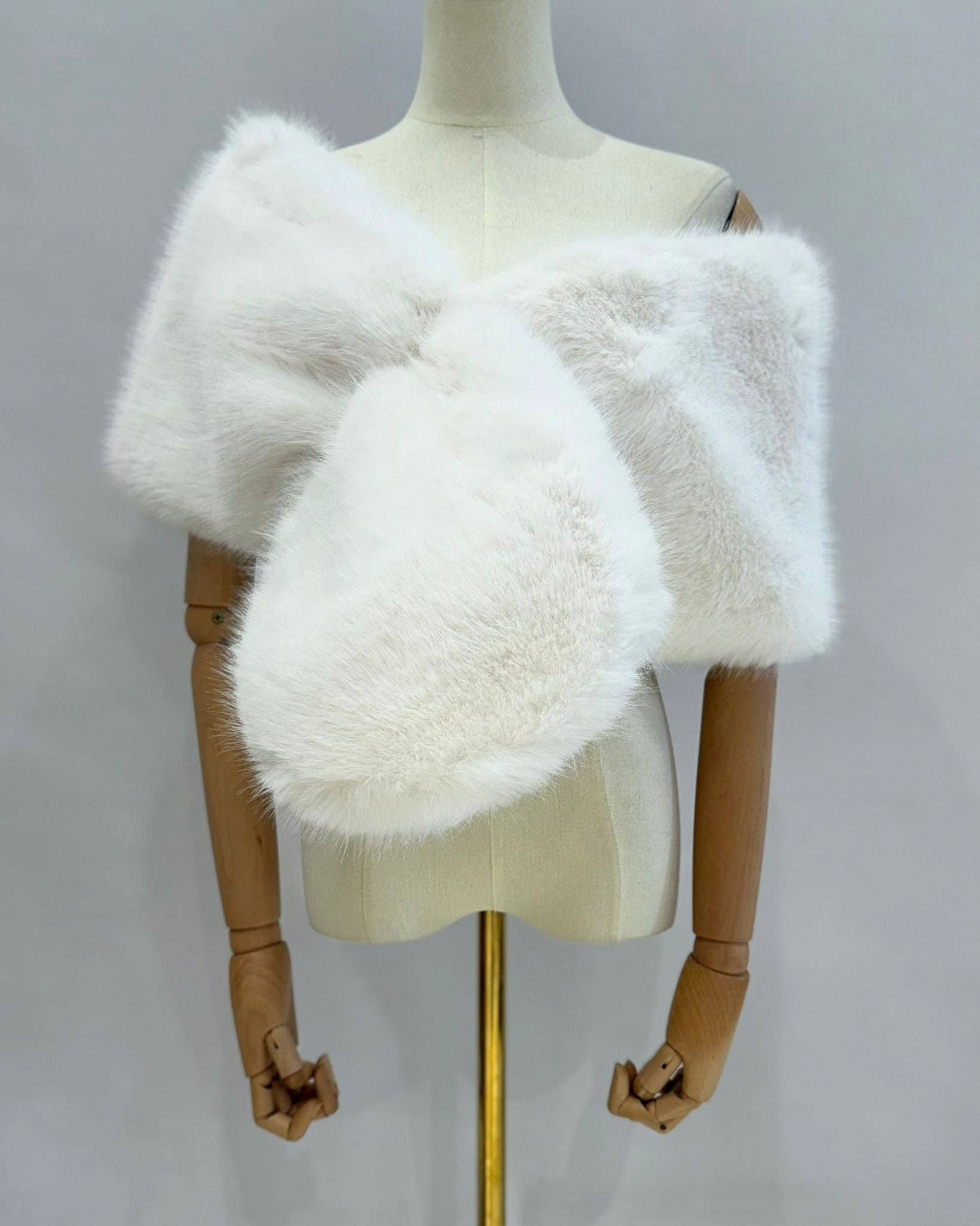 Invitadissimas - Vendita all'ingrosso Pelliccia/Pelliccia sintetica - Donna - Stola in pelliccia sintetica L8056