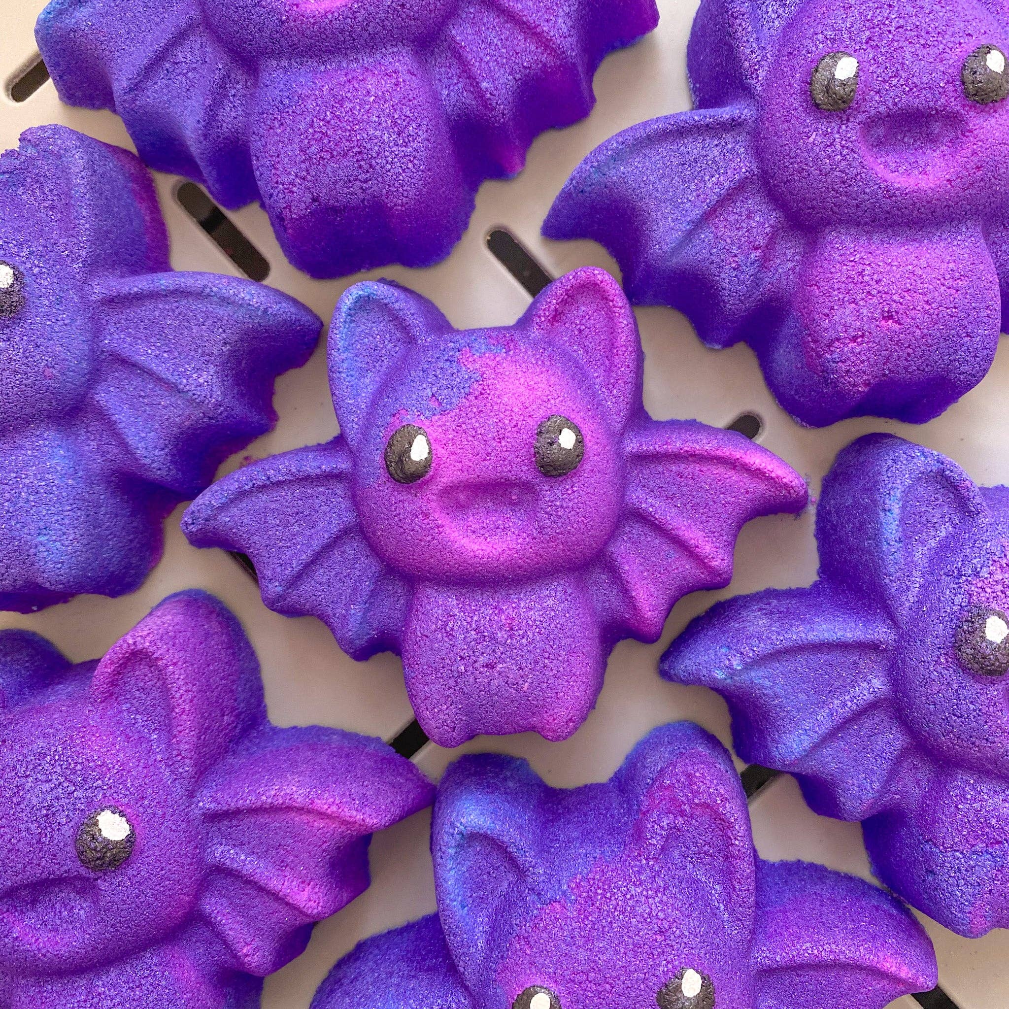Bathe Enchanted – wholesale Bath bomb/fizz – Shimmering Bat Bath Bomb0