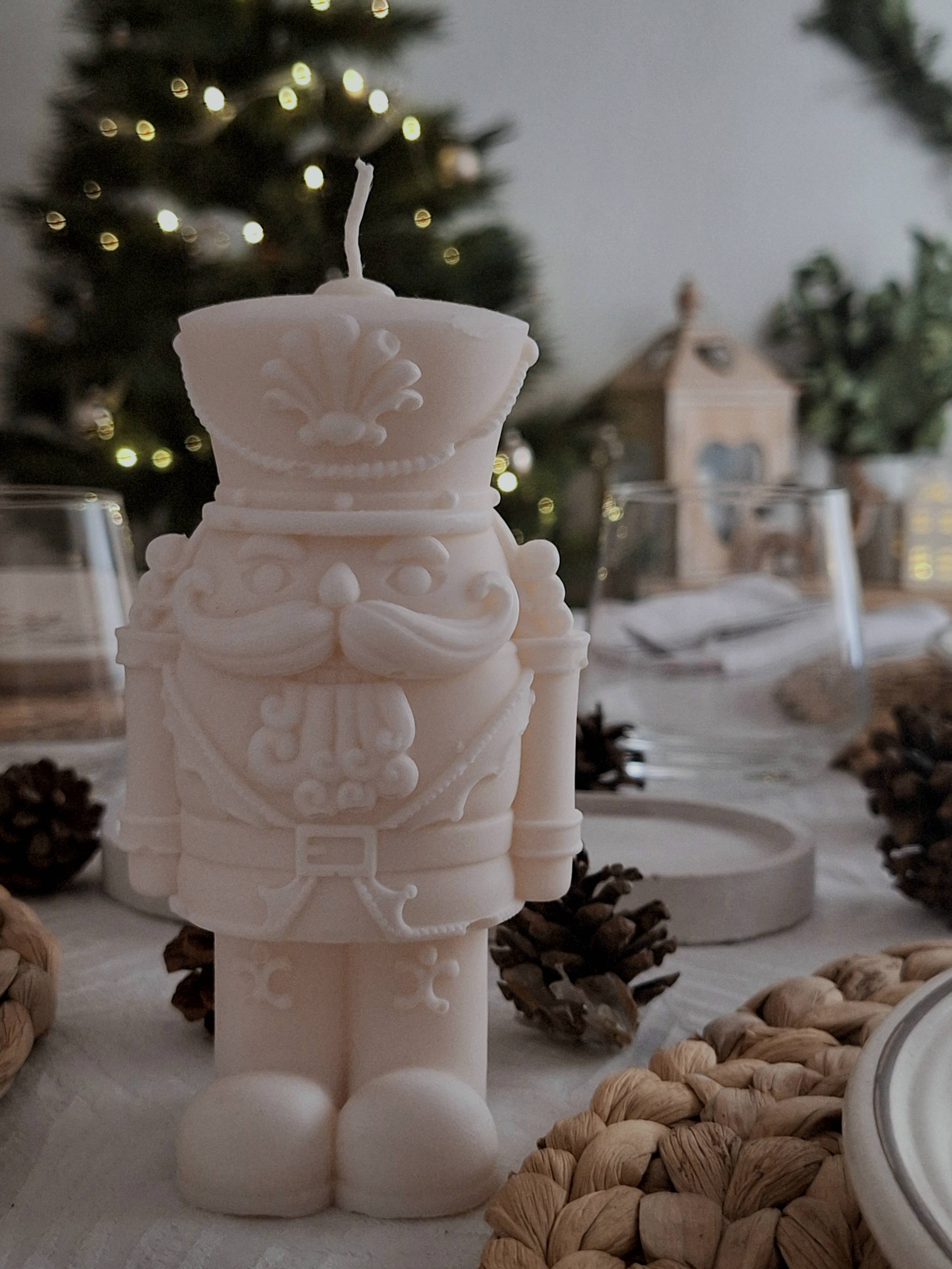 Your Nice Things - Candles - - Wholesale Novelty Candle - XXL soy wax Christmas candle nutcracker - Mr. Nutcracker6