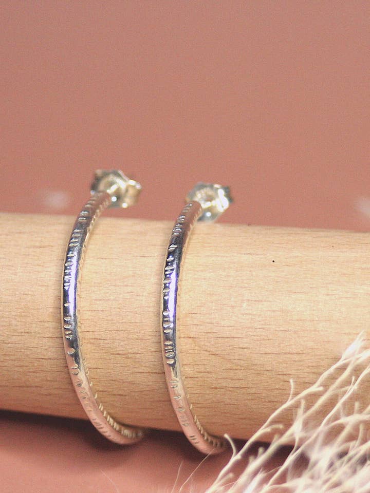 Potomac Creolen - Recyceltes Sterlingsilber für den Großhandel von Bean and Bear Studio