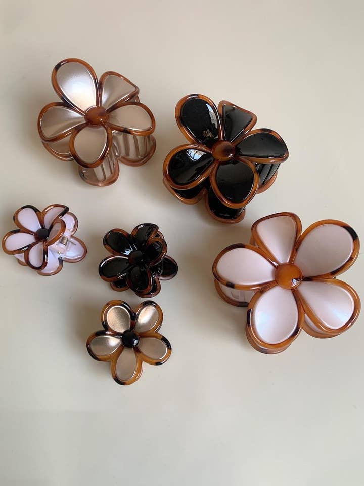 Splicing Flower Elegant Hair Claw Clips DP25F994 for wholesale by Dipped Shop