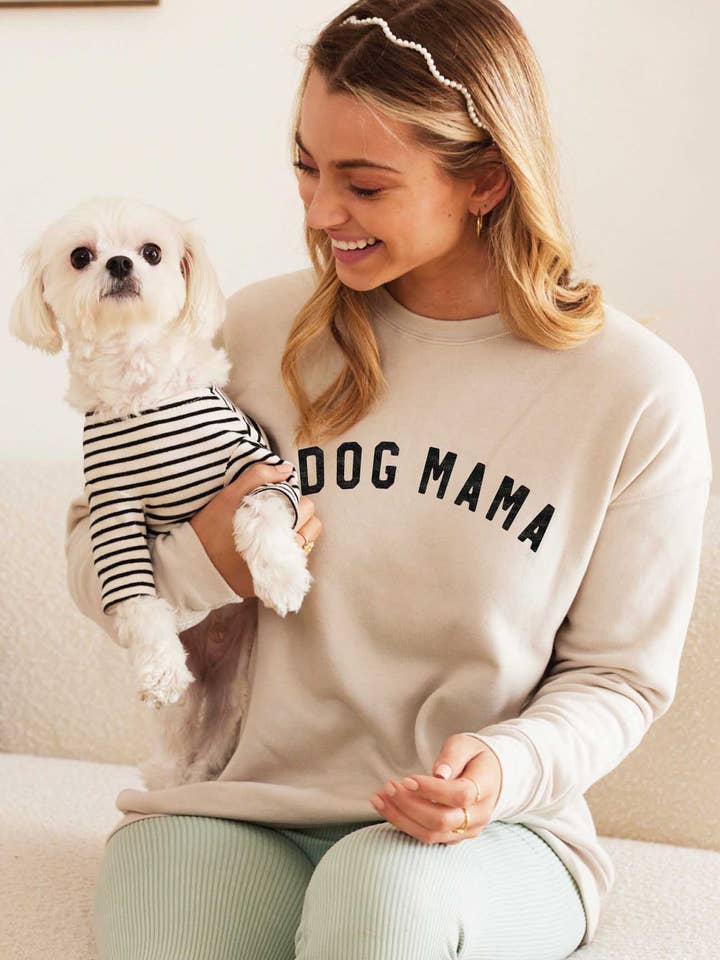 Sweatshirt graphique DOG MAMA pour la vente par OAT COLLECTIVE