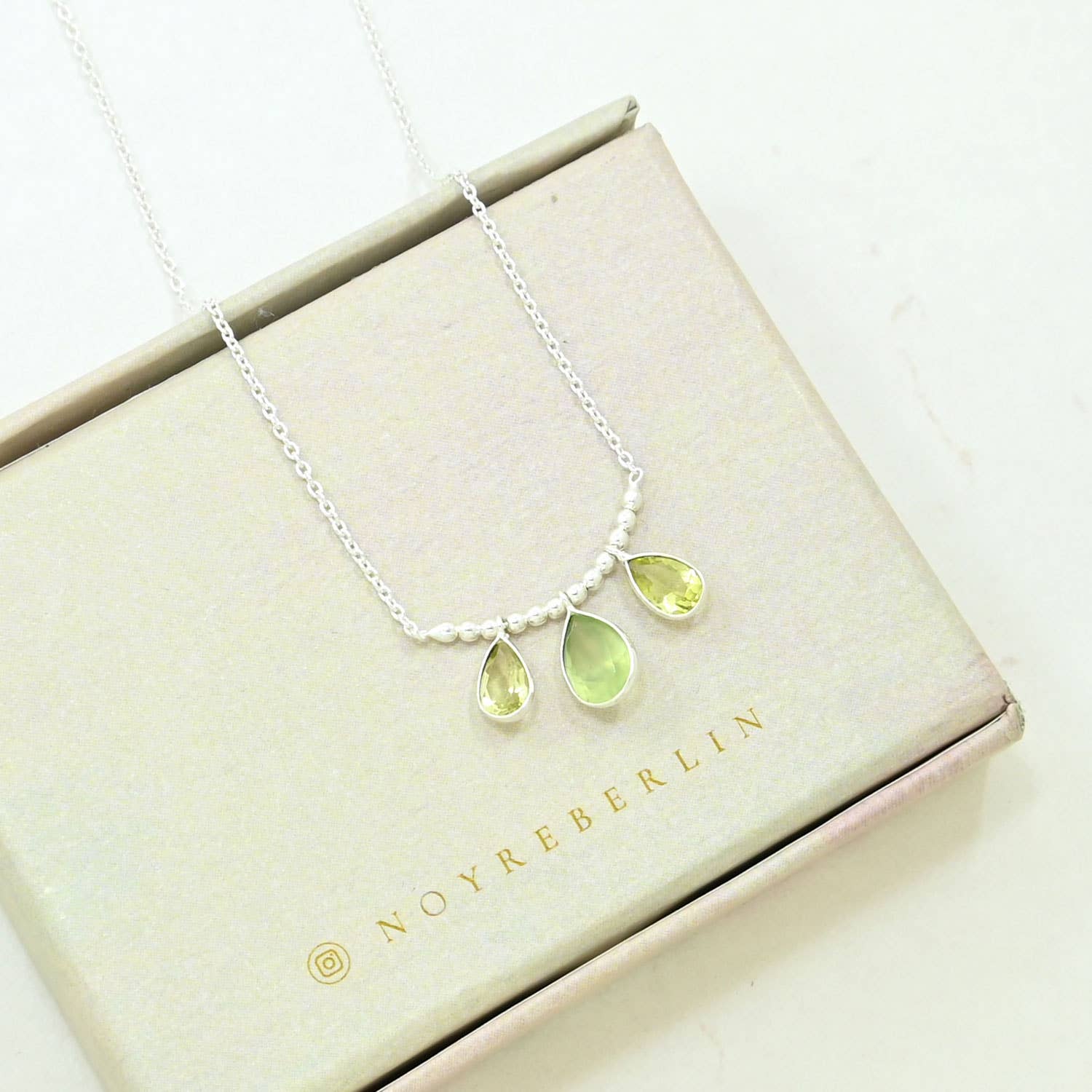 Schmuckoo Berlin - Vendita all'ingrosso Collana con ciondolo/pendaglio - Collana Pippa Argento - Prehnite e Quarzo Limone2