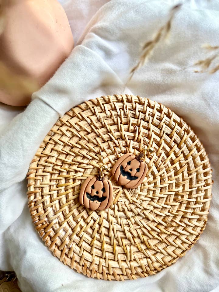 boucles d'oreilles citrouille-lanterne basiques pour la vente par Terra Made