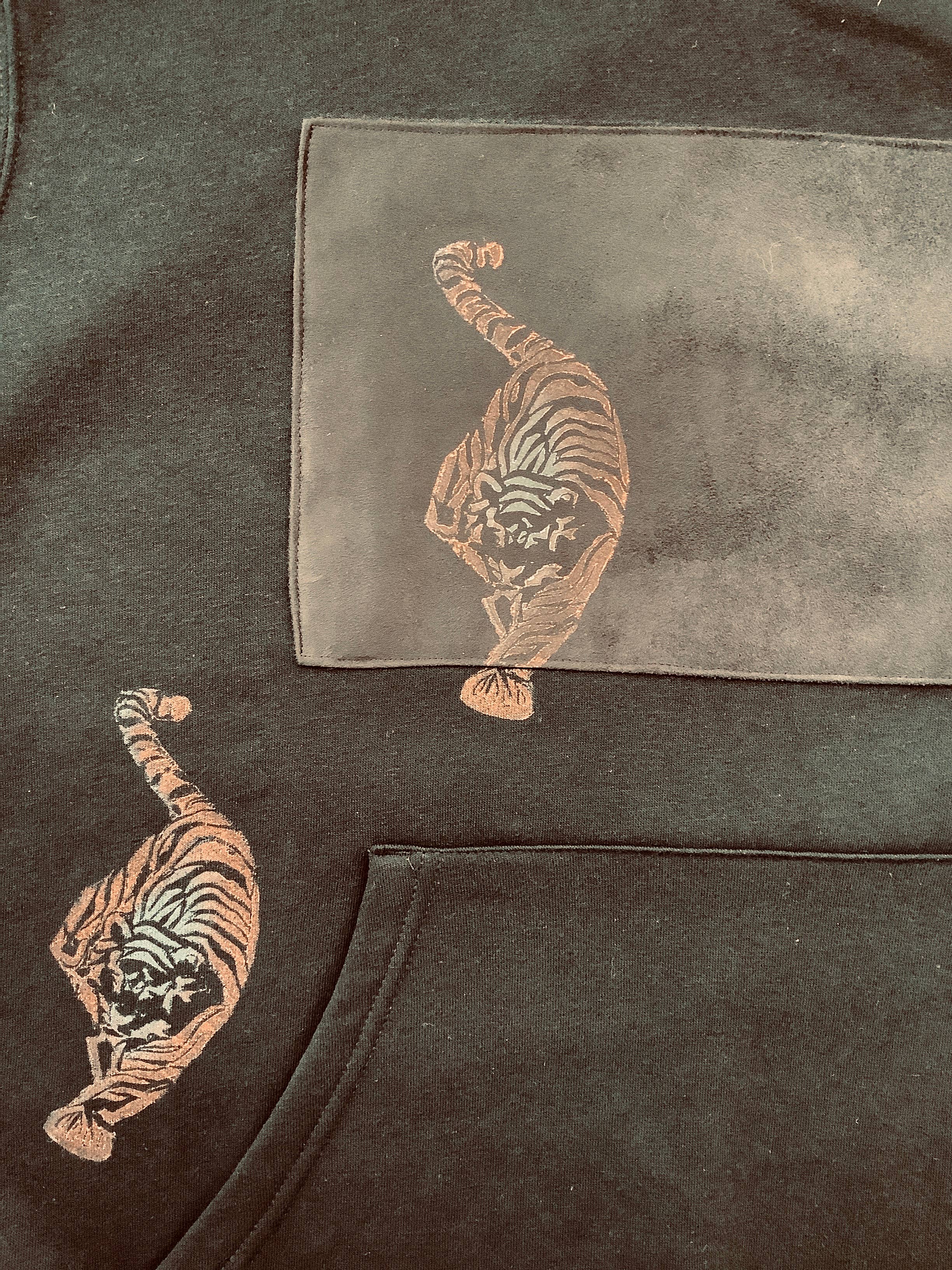 Impromptu Musé - Wholesale Hoodie - Men's - Black Tiger Handprinted Graphic Art Hoodie 4