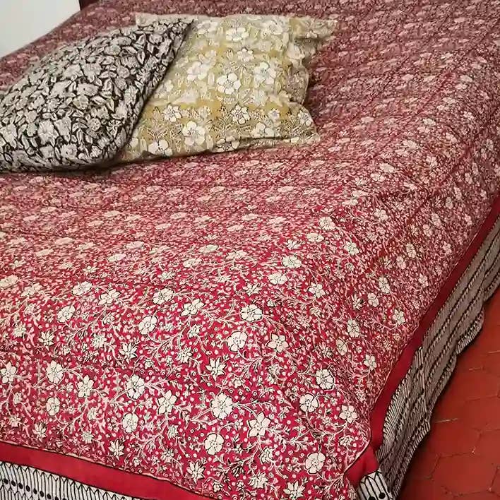 Cotton bedspread printed with flowers in block print Jaïpur for wholesale by Nayda Diaries
