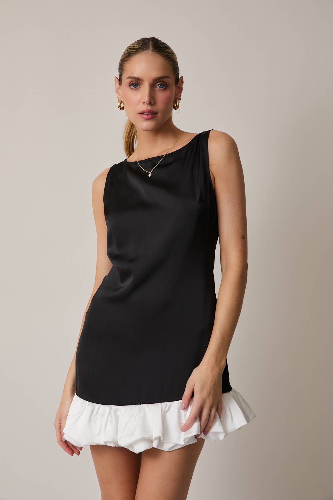 BLACK WHITE BOAT NECK SLEEVELESS BUBBLE HEM DETAIL MINI DRESS for wholesale on Faire4