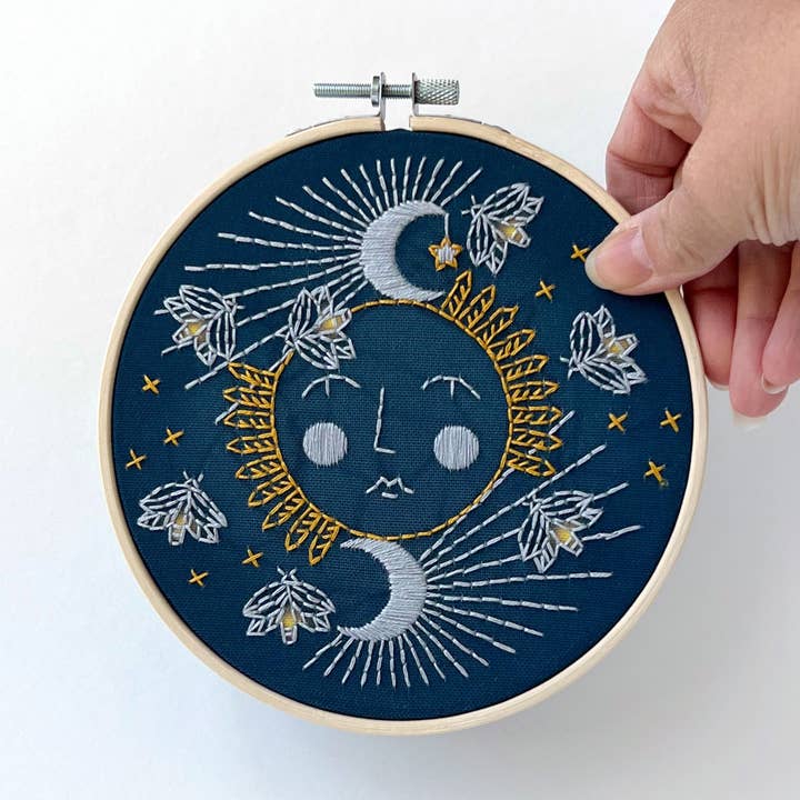 Moonglow Broderi Kit för wholesale av Rikrack