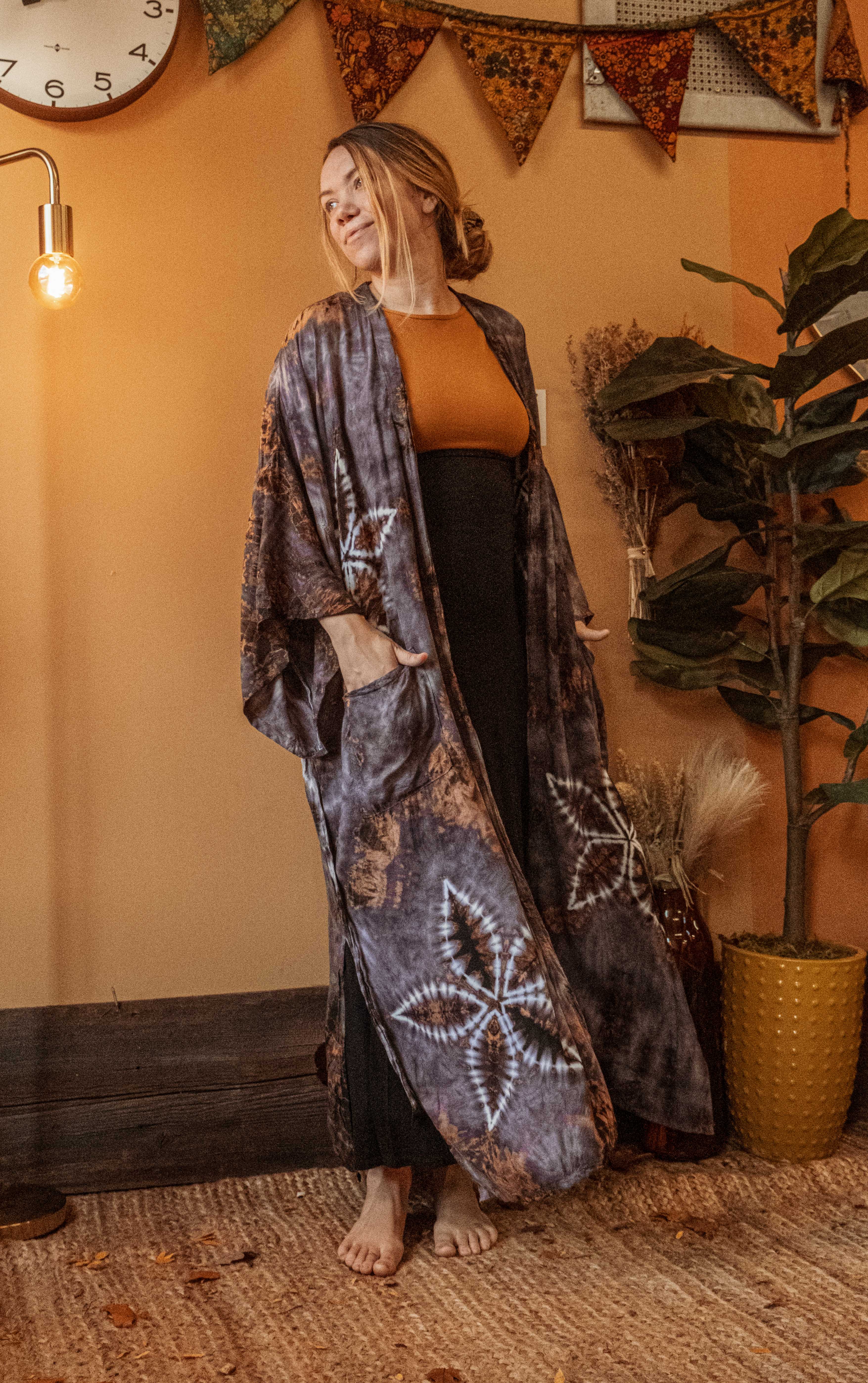 Gardenbelle Shop - Venta al por mayor Kimono - Mujer - Kimono bohemio hippie teñido a mano, bata estilo boho en tonos tierra3