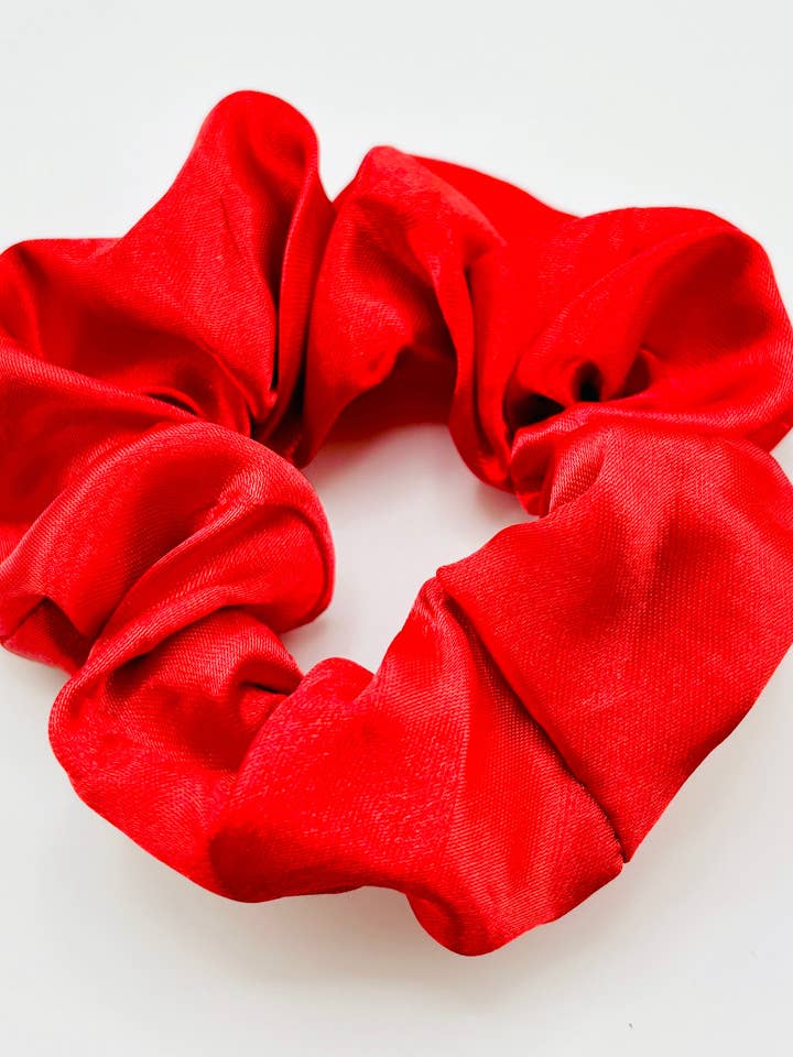 Scrunchies de charmeuse vermelho batom por atacado de Bella Blu Designs
