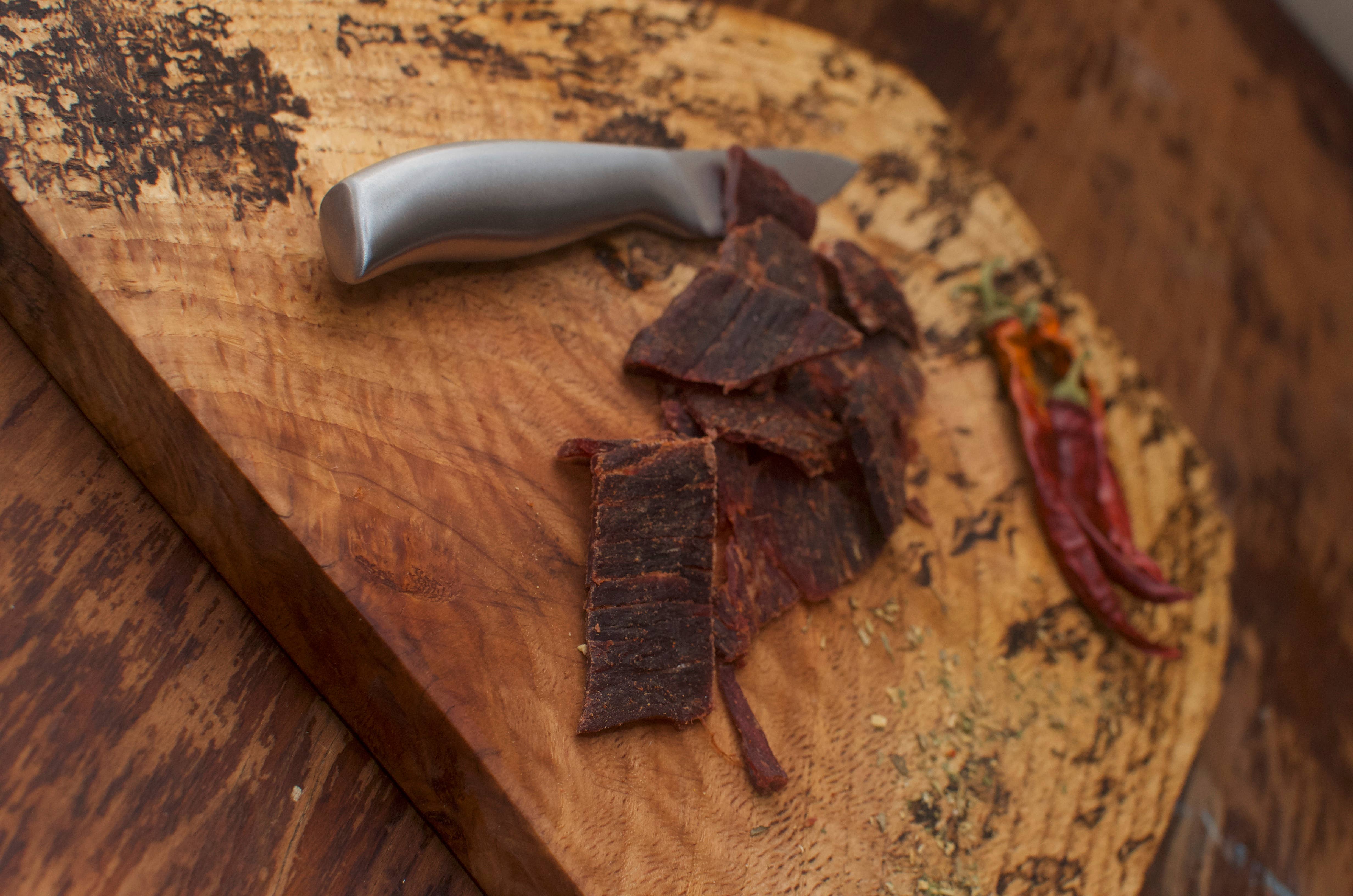 Bogeys Beef Jerky - Wholesale Jerky - Gnarly Garly - Smoky Spicy Garlic Beef Jerky 1