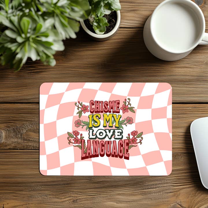 Chisme Is My Love Language Muismat – Spanglish Latina Bureau Mat | Grappige Jefa Kantoor Decoratie voor wholesale door Bloom Designs