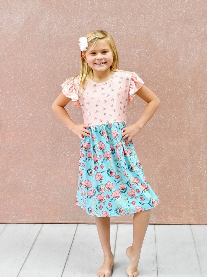 Robe en soie de lait à volants longs en fleur pour la vente par Great Lakes Kids Apparel