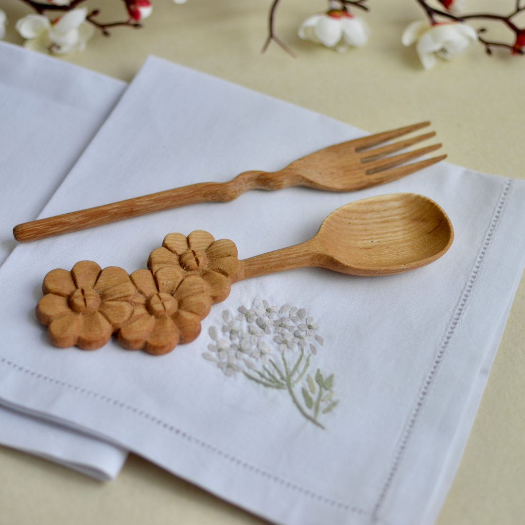 Luala Silk – wholesale Serveringsredskap – Hantverk trä sked och gaffel- Röd Trä- Flower1