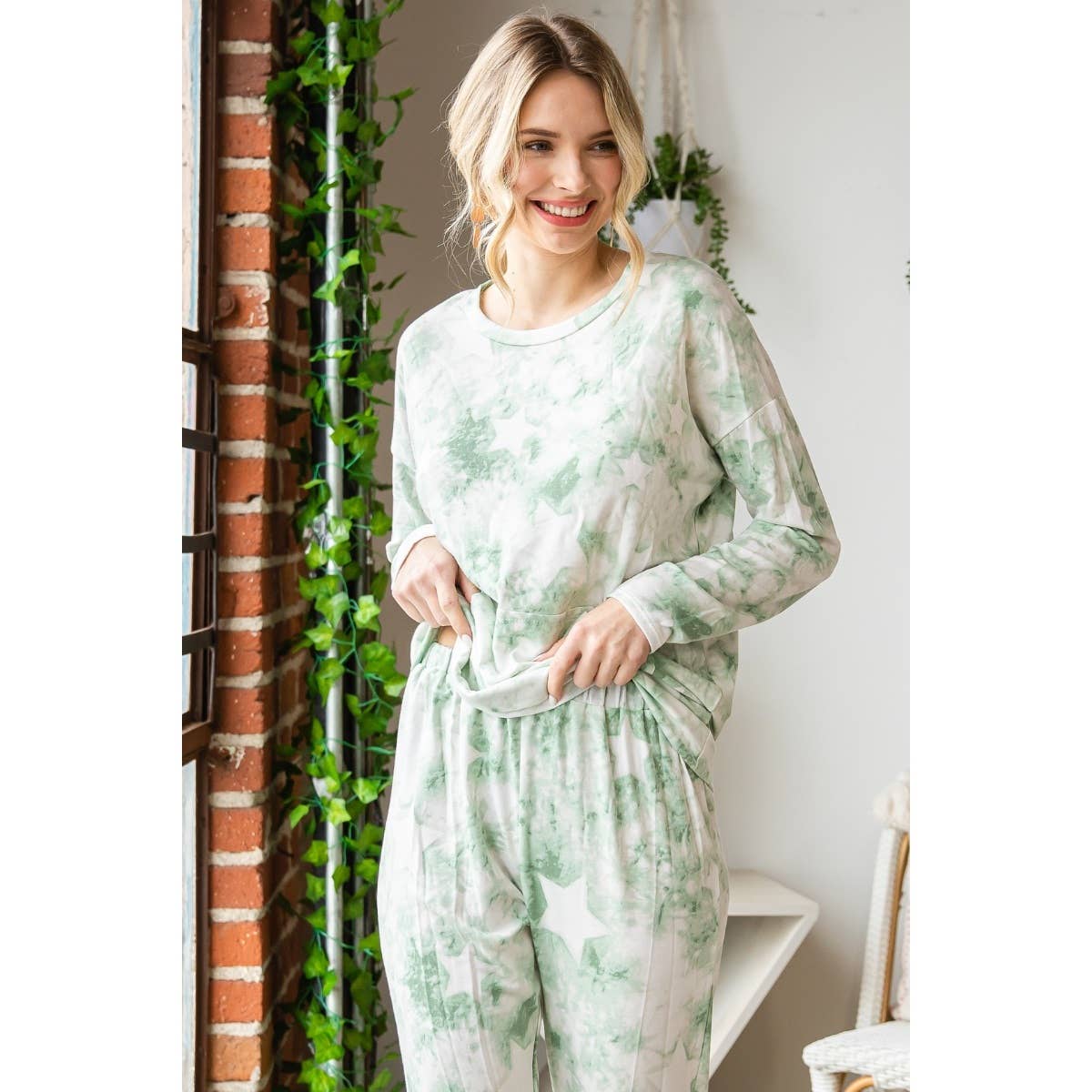 Veveret - Wholesale Lounge Set - Women's - Star Print FrenchTerry Top and Jogger Pants Set2