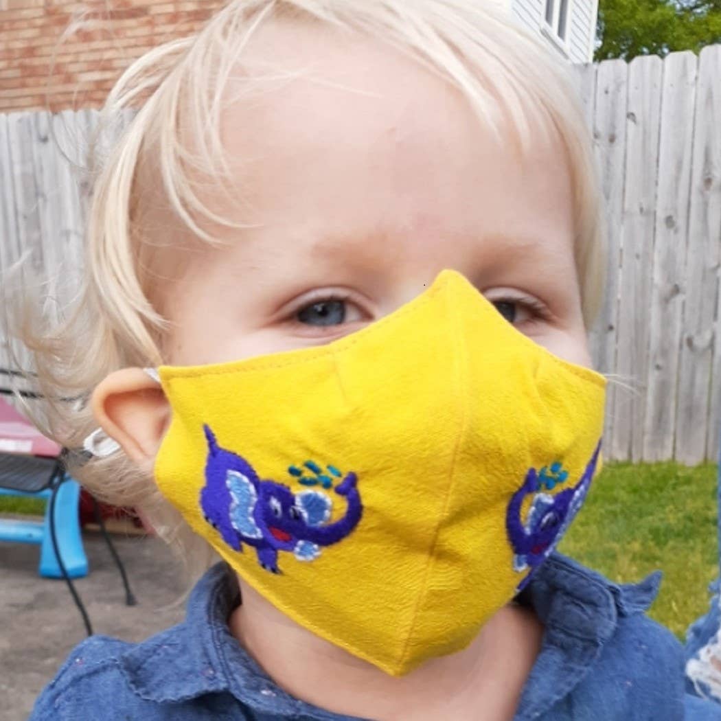 Lucia's Imports - Venta al por mayor Mascarillas desechables no quirúrgicas - Mascarilla de pico de pato bordada para niños (25% de descuento)1