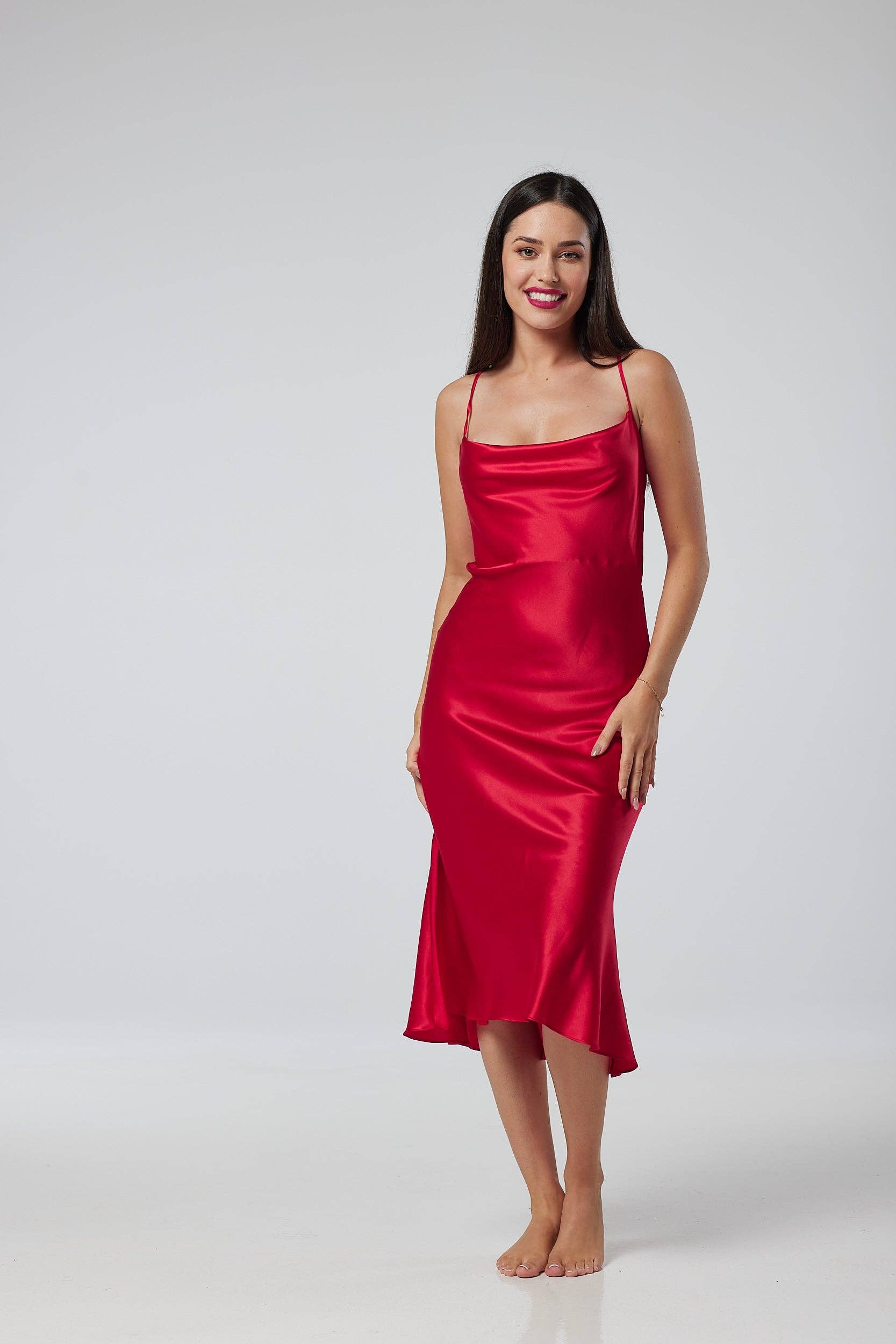 Rouge Robe élégante en soie rouge en vente sur Faire
