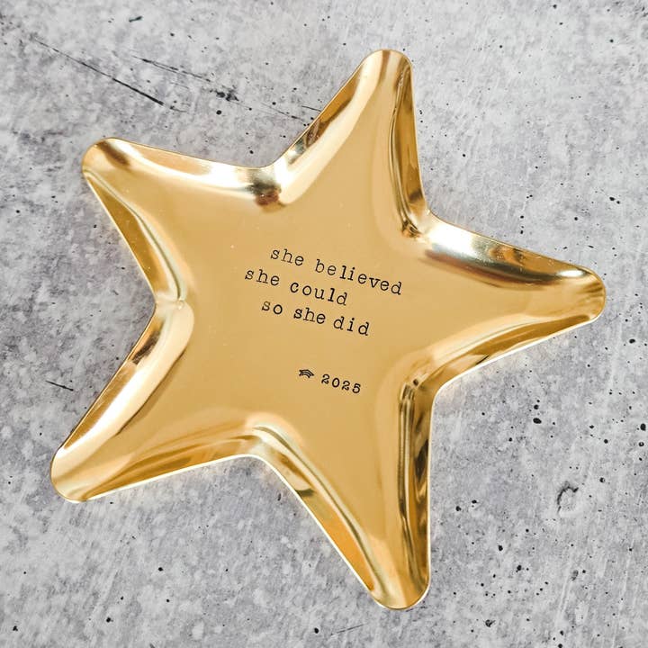 Piatto Portagioie Stella 2025 "Credeva di Potercela Fare, Quindi Ce l'ha Fatta" per la vendita all'ingrosso da parte di Salt and Sparkle