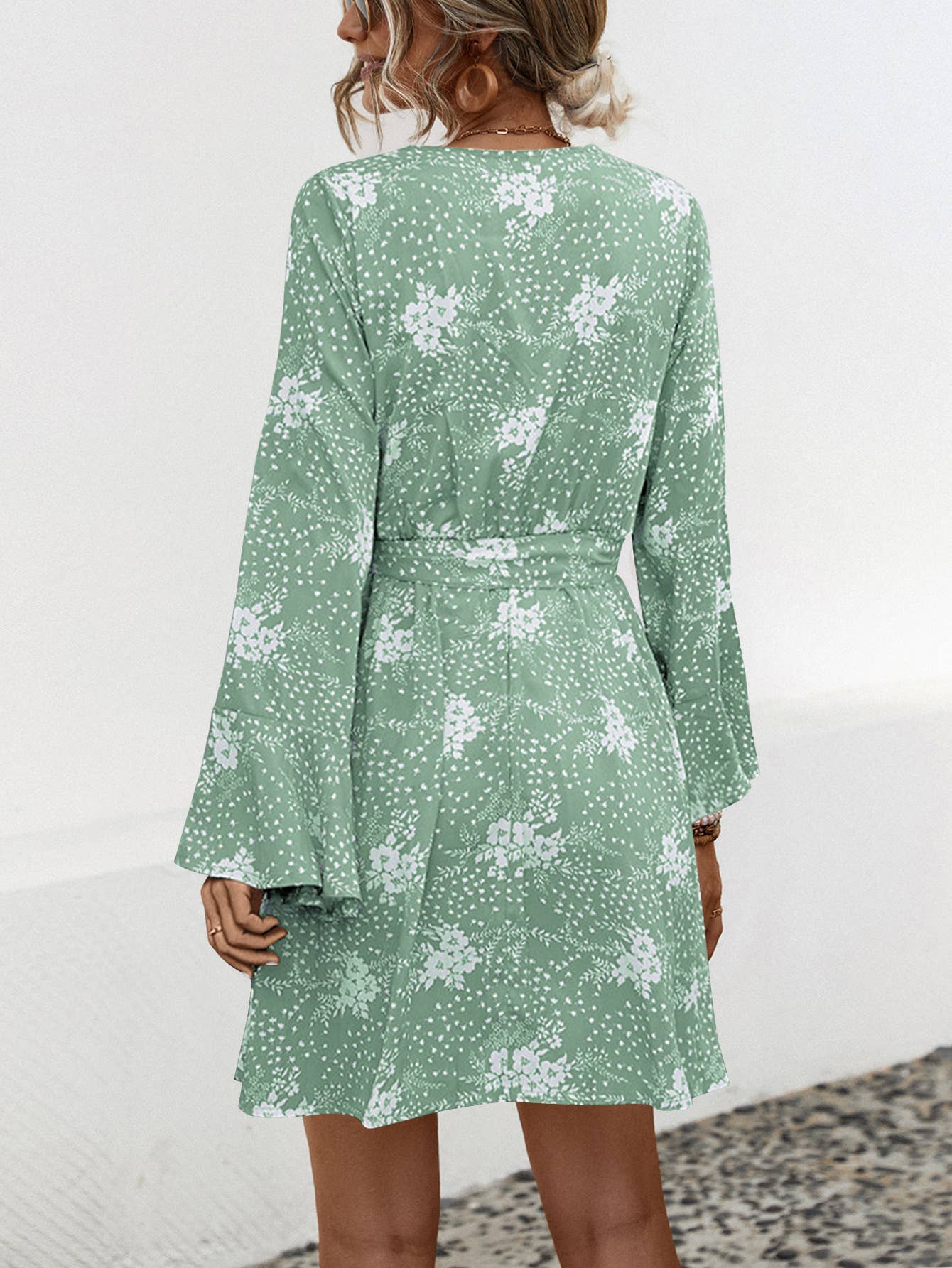 Lily Clothing - Wholesale Dress - Women's - Flared sleeve V-neck printed long-sleeved dress6