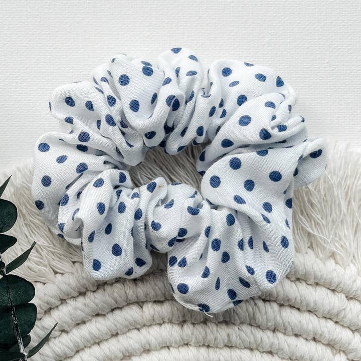 Scrunchie weiß mit blauen Punkten für den Großhandel von maimoiselle