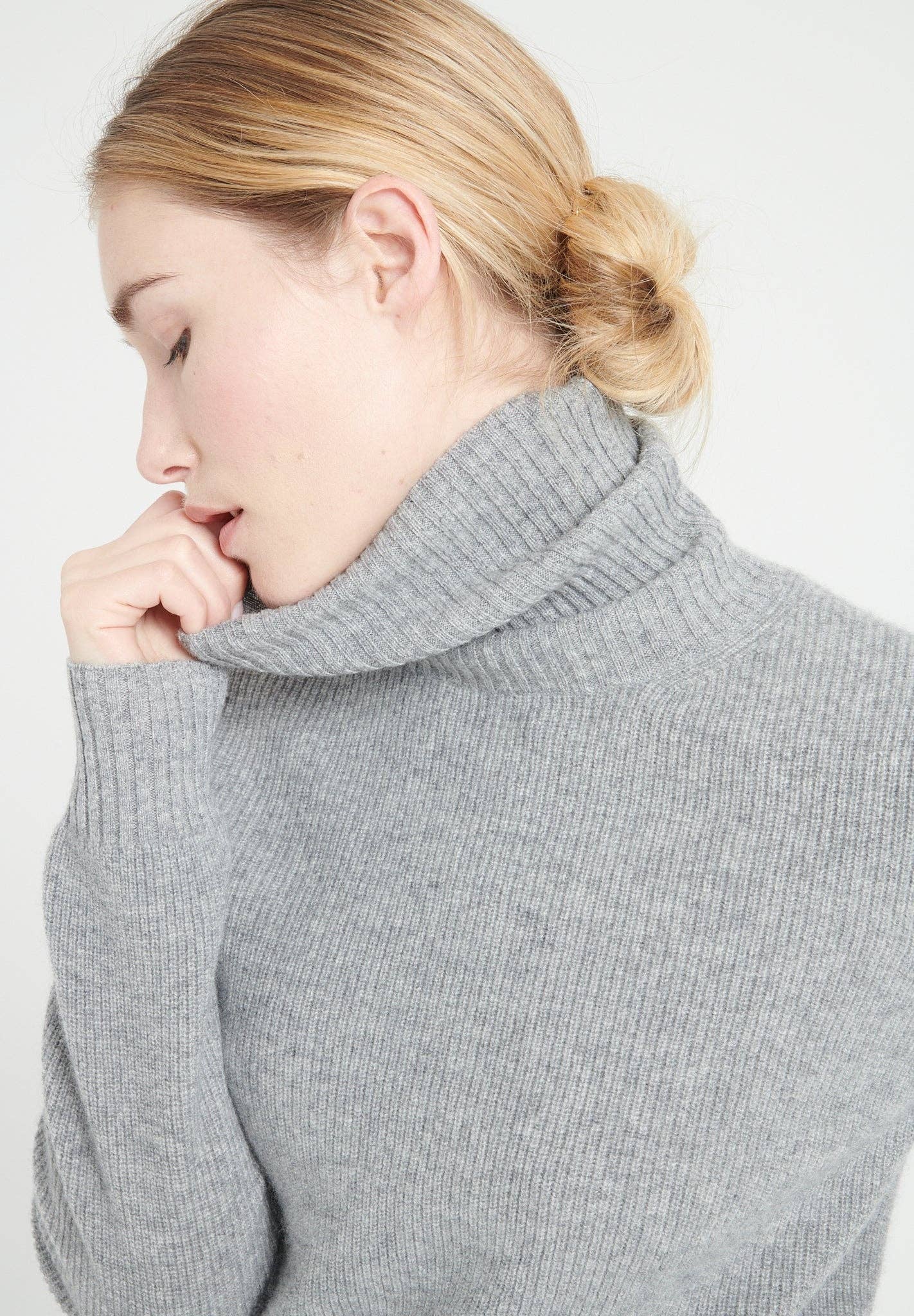 light grey LILLY 21 cashmere turtleneck sweater for wholesale on Faire2