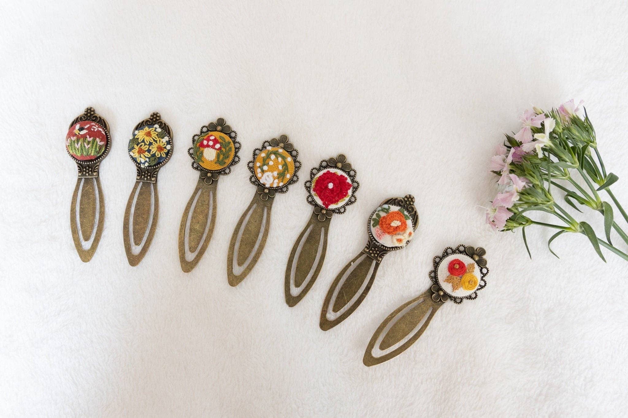 Finer Embroidery – Engroshandel Bogmærke – Vintage bogmærke med blomsterbroderi2