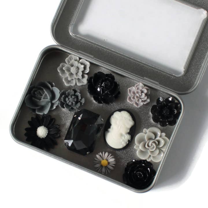 Merry Alchemy - Vendita all'ingrosso Calamite - Set di magneti con fiori neri