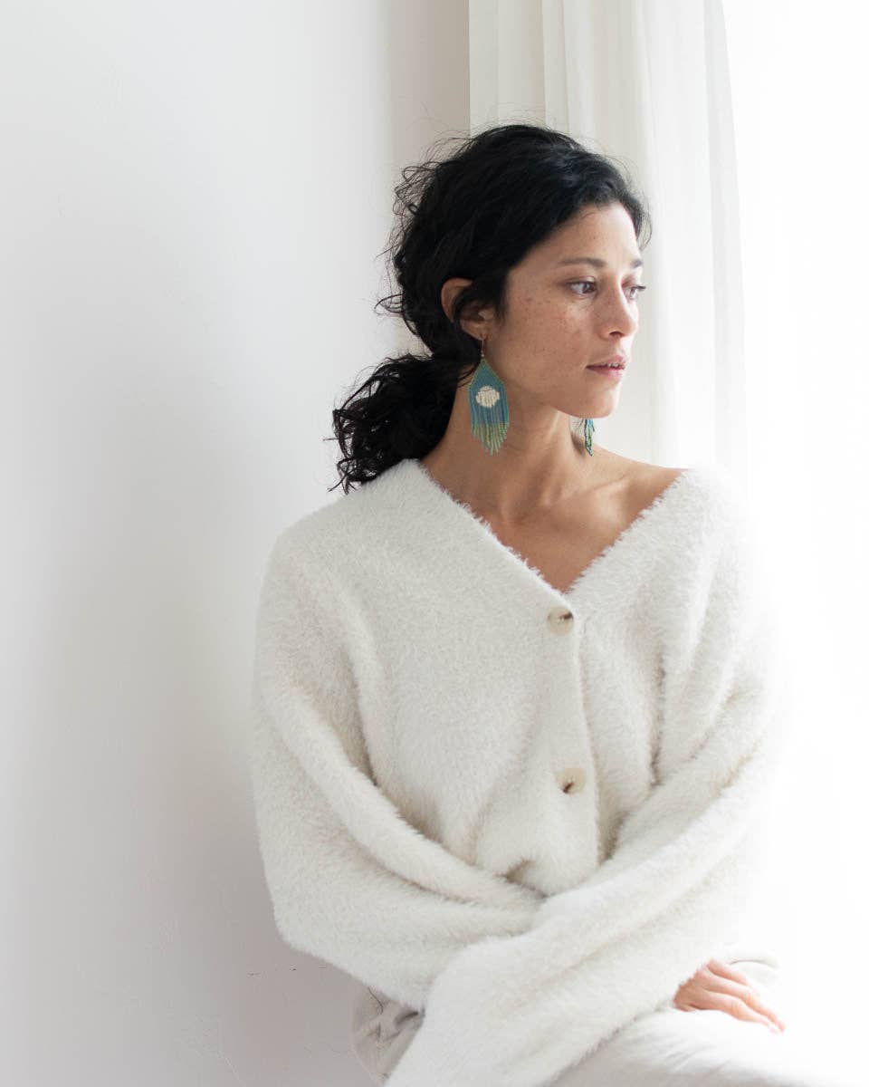 Fair + Simple – Großhandel Quasten-Ohrring – Ohrringe mit Perlenfransen in Esfera2