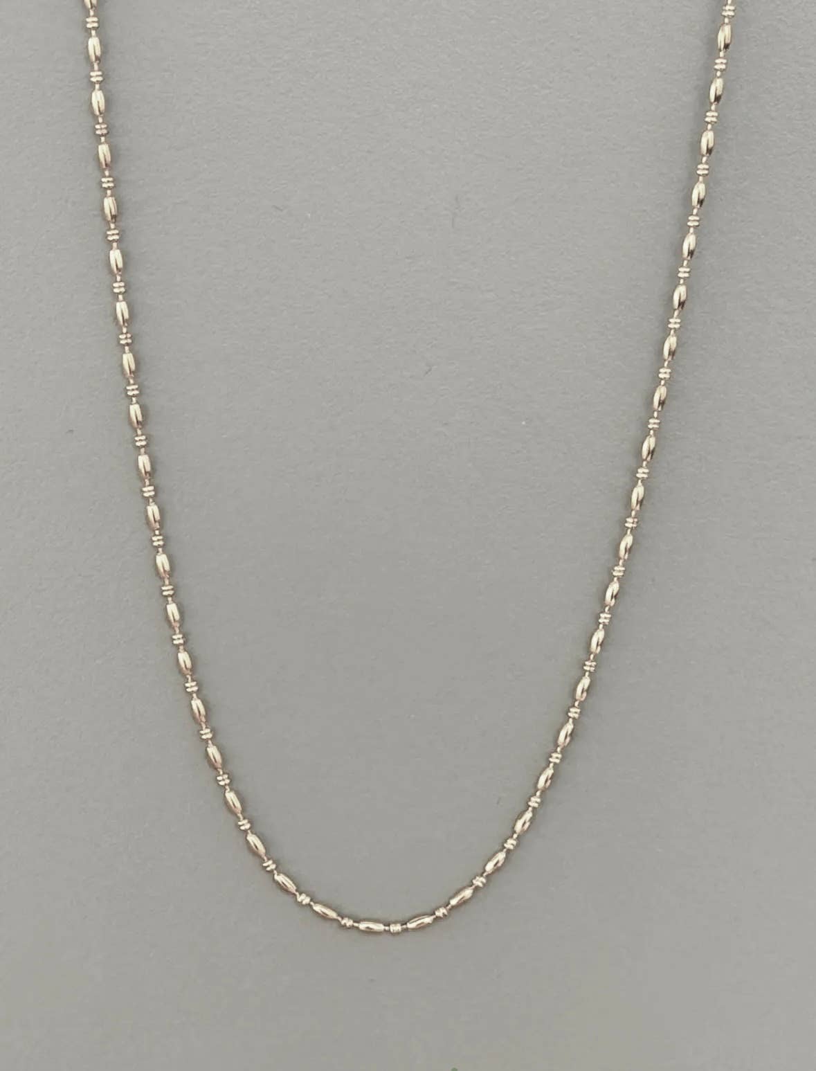 Cassette Barcelona - Vendita all'ingrosso Collane a catena e maglie - Collana Minimal Abel con catenina2