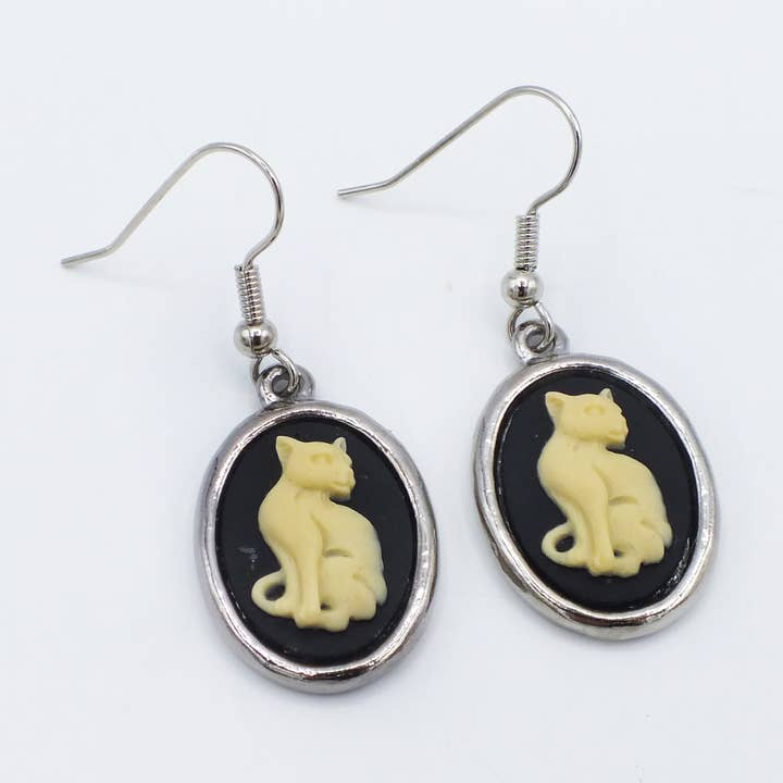 Brinco Camafeu Pequeno Gato Marfim por atacado de Fizz