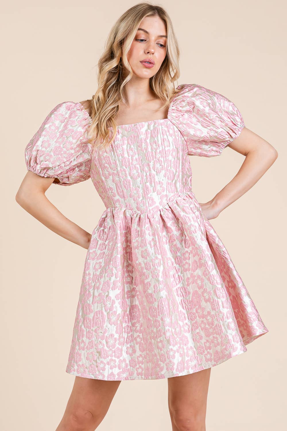 GeeGee x Lovelo – Großhandel Kleid – Damen – Jacquard-Minikleid mit Blumenmuster, MD5150322