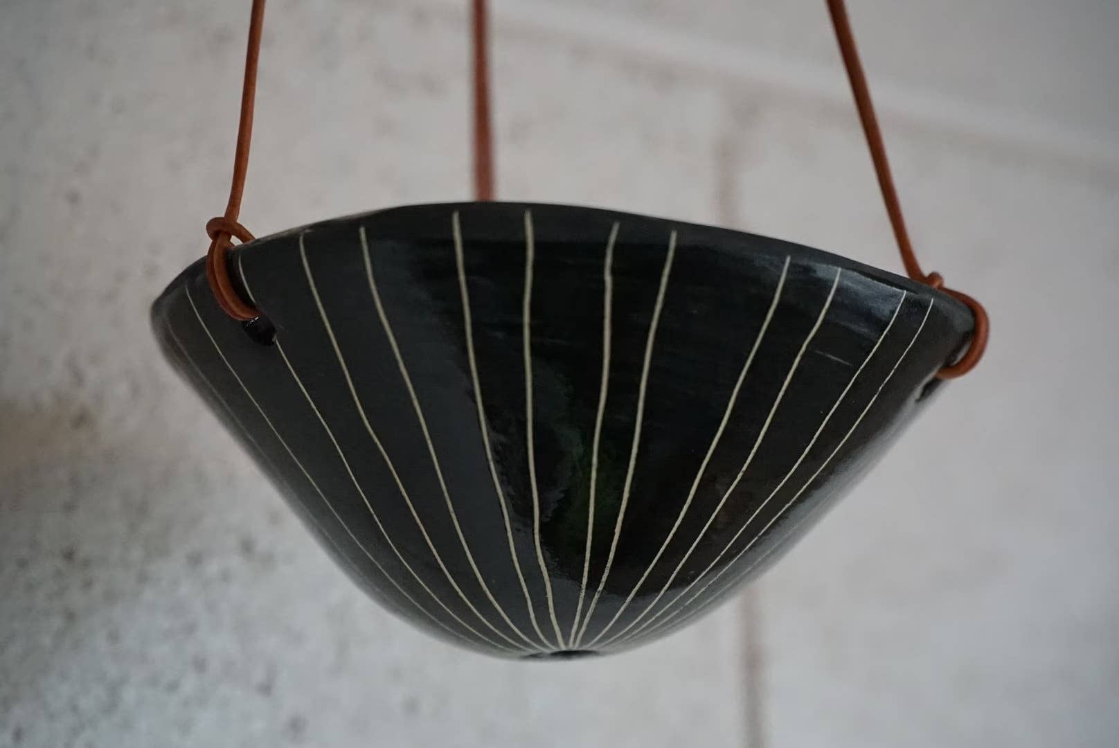 Half Light Honey - Wholesale Hanging Planter - Vertical Line Mini Hanging Planter in Black and White1