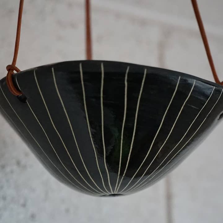 Half Light Honey - Wholesale Hanging Planter - Vertical Line Mini Hanging Planter in Black and White1