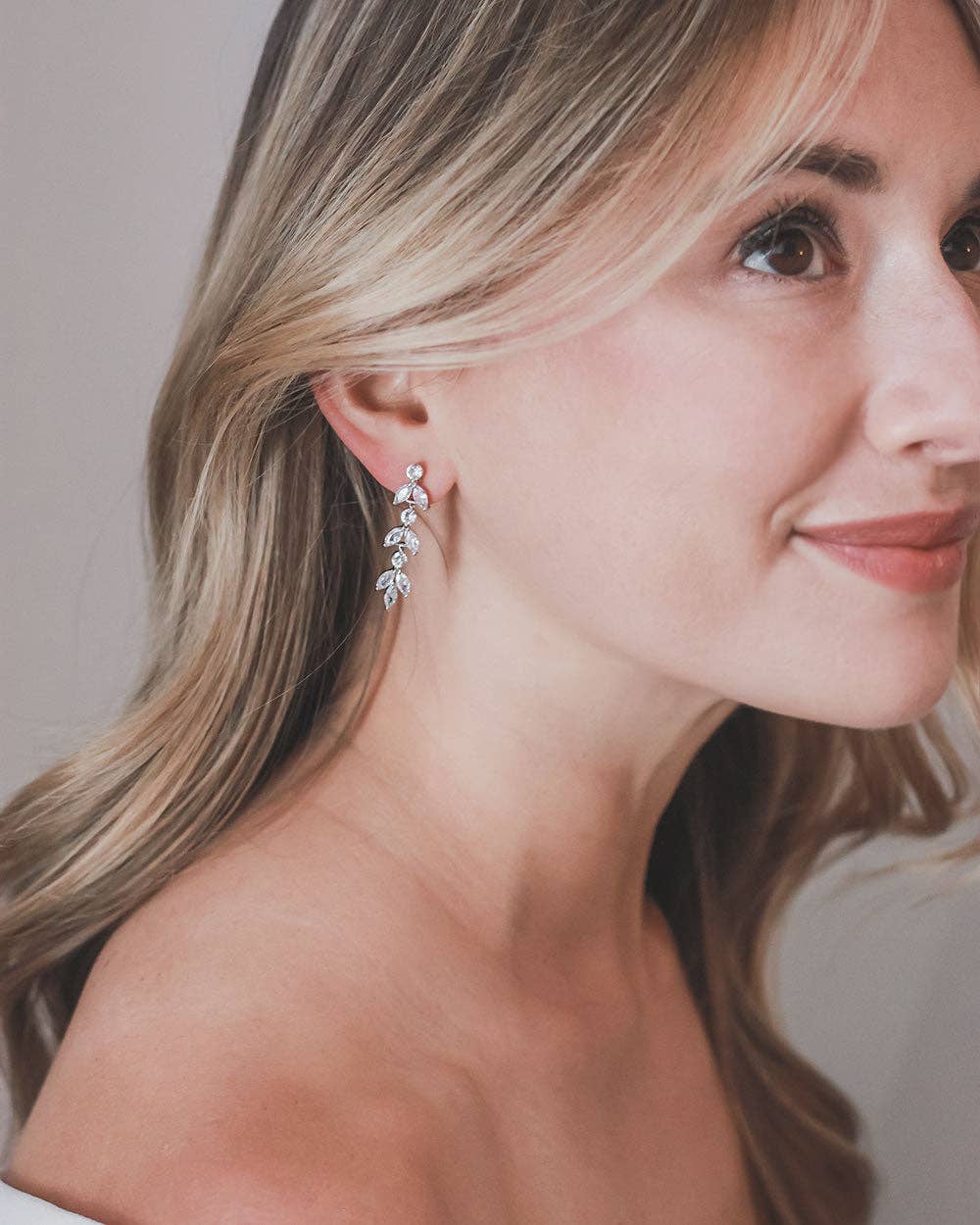 Dareth Colburn Designs - Venta al por mayor Pendientes colgantes - Pendientes Sydney Floral CZ8