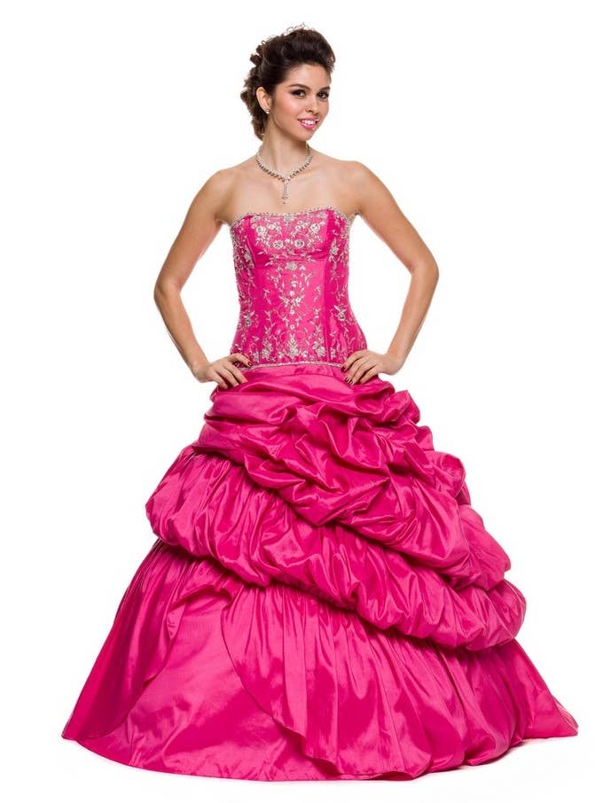 BALLKLEID MIT HERZFÖRMIGEM AUSSCHNITT UND SILBERNER STICKEREI für den Großhandel von Juliet