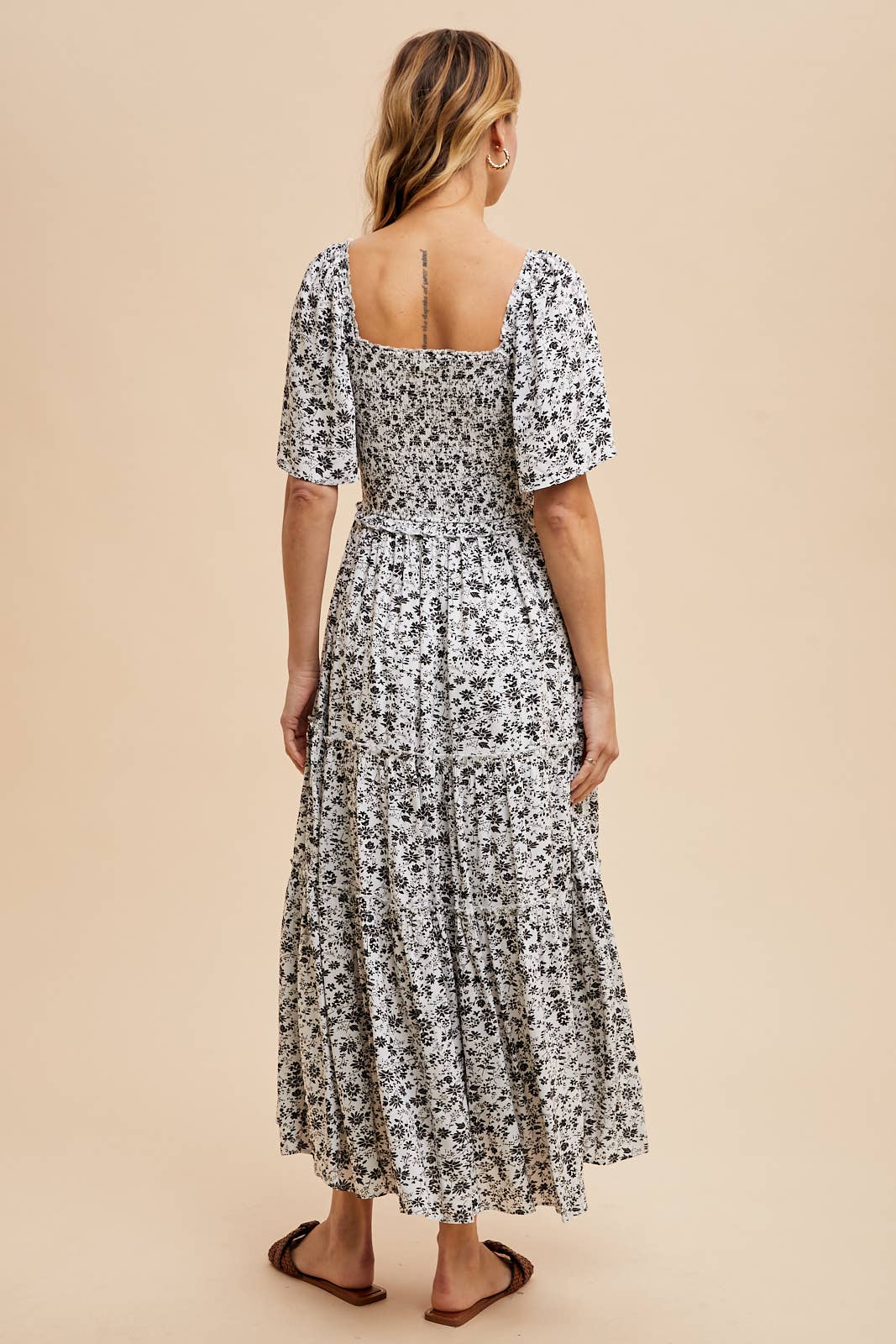 In Loom - Wholesale Jurk - Dames - GERUCHED BLOEMEN MAXI-JURK MET VIERKANTE HALSLIJN2