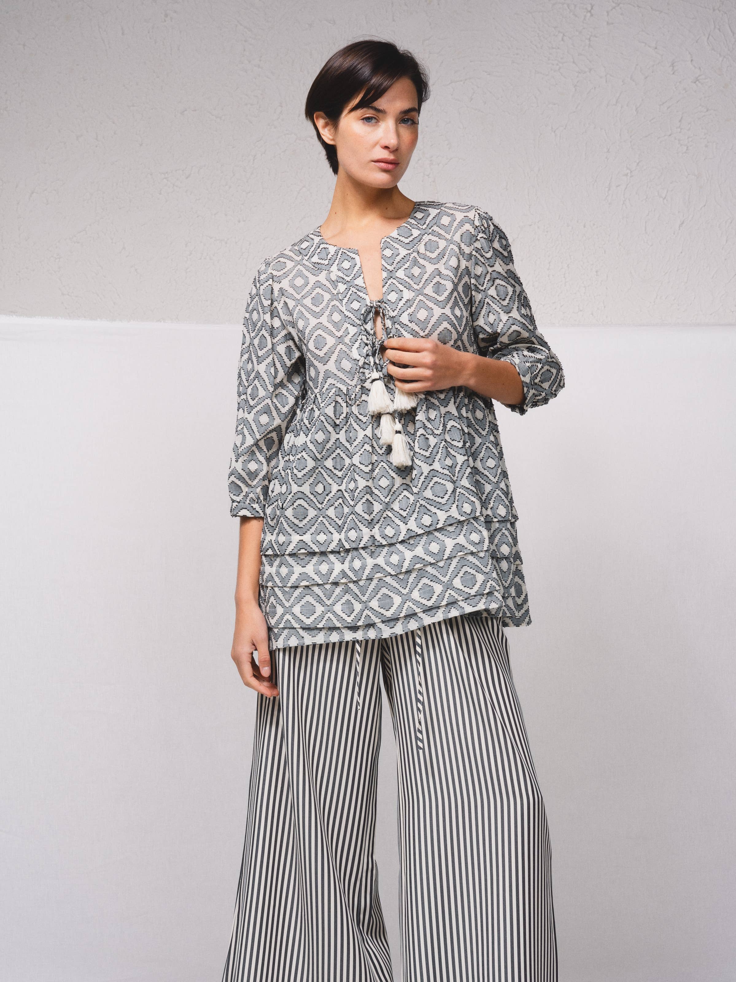 Skriv ut Tunika med volangkant och knytband för wholesale på Faire1