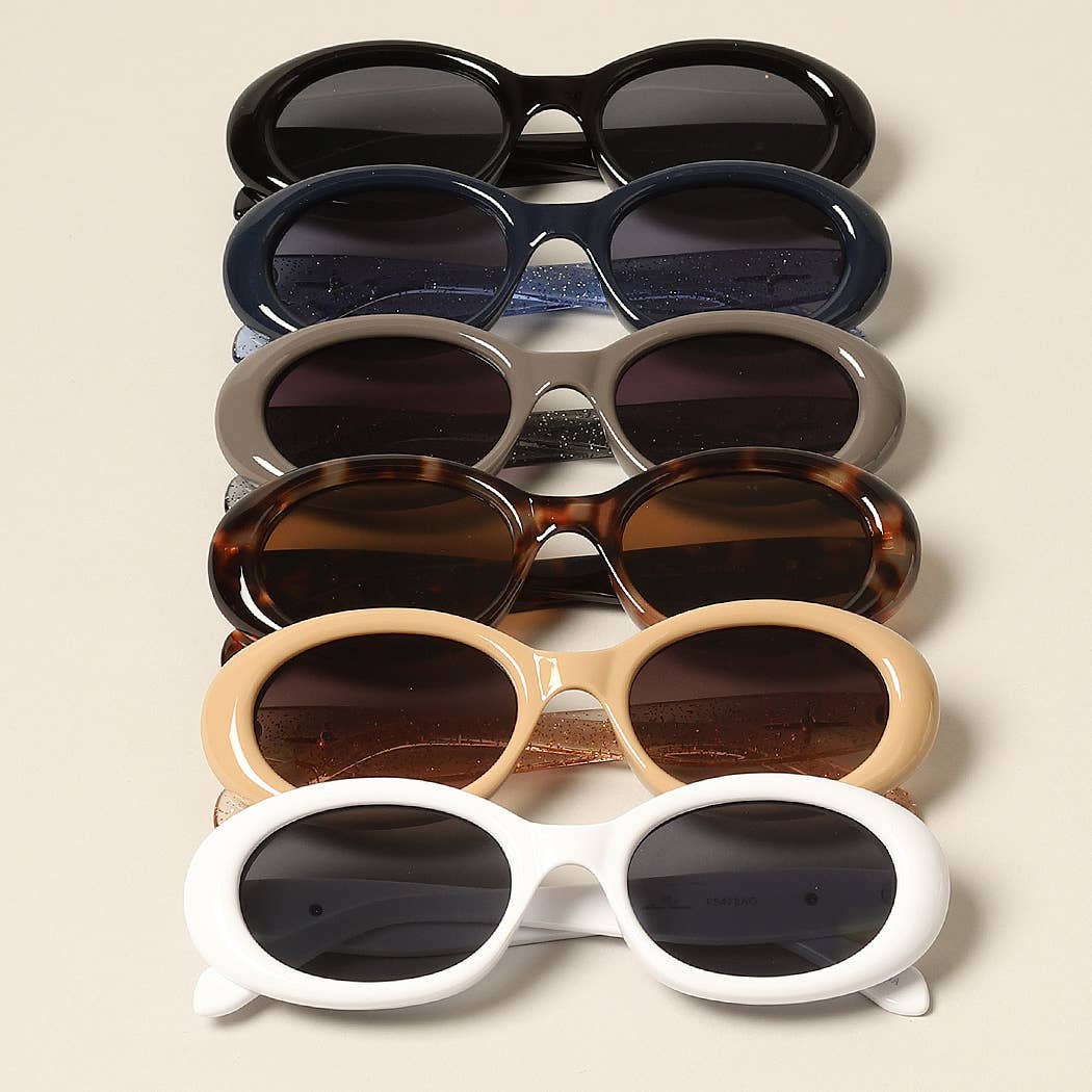 12 CORES SORTIDAS Óculos de sol Oval Glitter da moda para mulher para venda a revendedores na Faire6