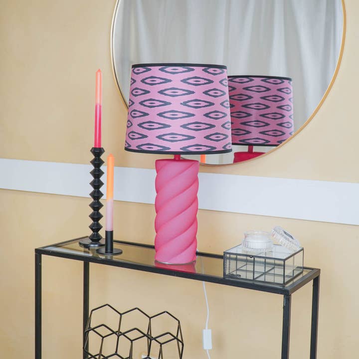 Housevitamin bv - Wholesale Accent/Desk Lamp - Table Lamp - Ceramics - Neon Pink - E27- 12x12x28cm9