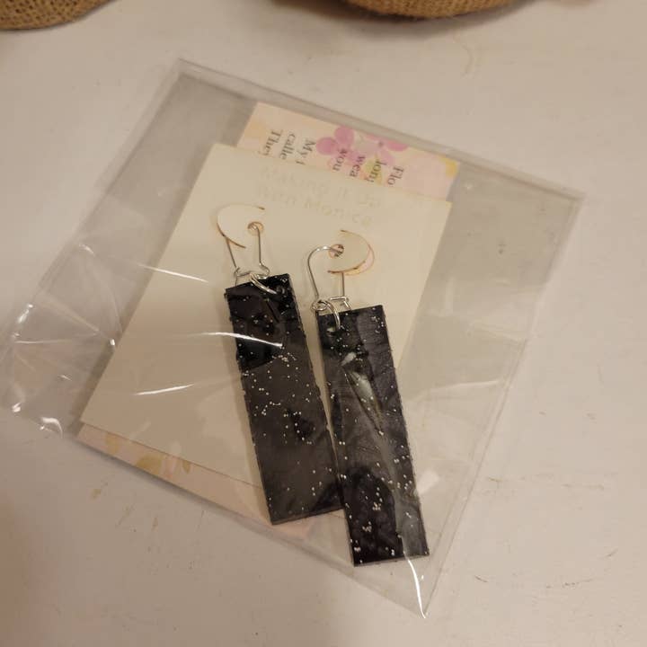 Ellie Joe Design Co - Vente Boucles d'oreilles pendantes - Boucles d'oreilles en acrylique gravées1