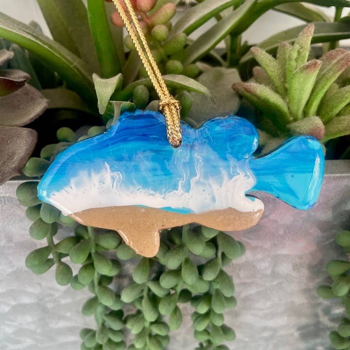 Ornement de Noël en résine d'art de plage de poisson pour la vente par WLB Designs