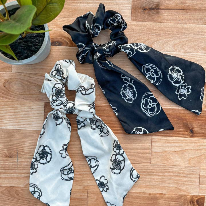 Elastico per capelli con stampa floreale | Scrunchie di seta satinata | Elastico per capelli con stampa floreale in raso | Set di elastici per capelli con fiore a coda lunga per la vendita all'ingrosso da parte di Normanco