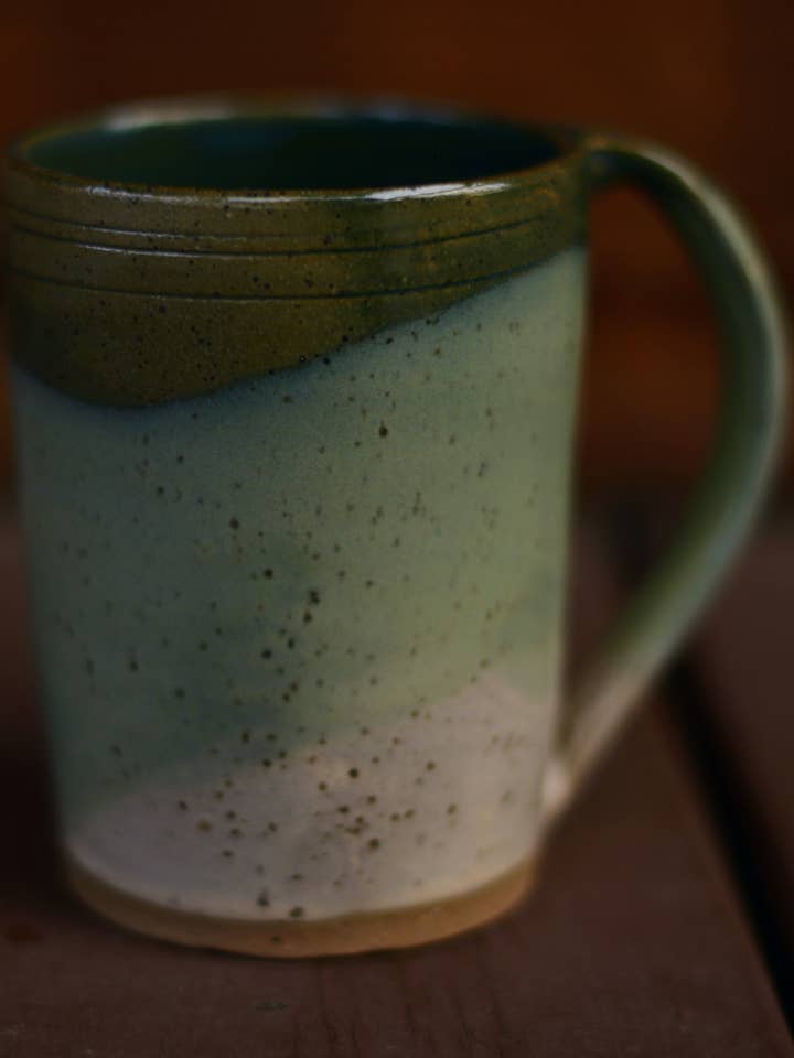 Tazza Mountain Mist and Cream per la vendita all'ingrosso da parte di Fern Point Pottery