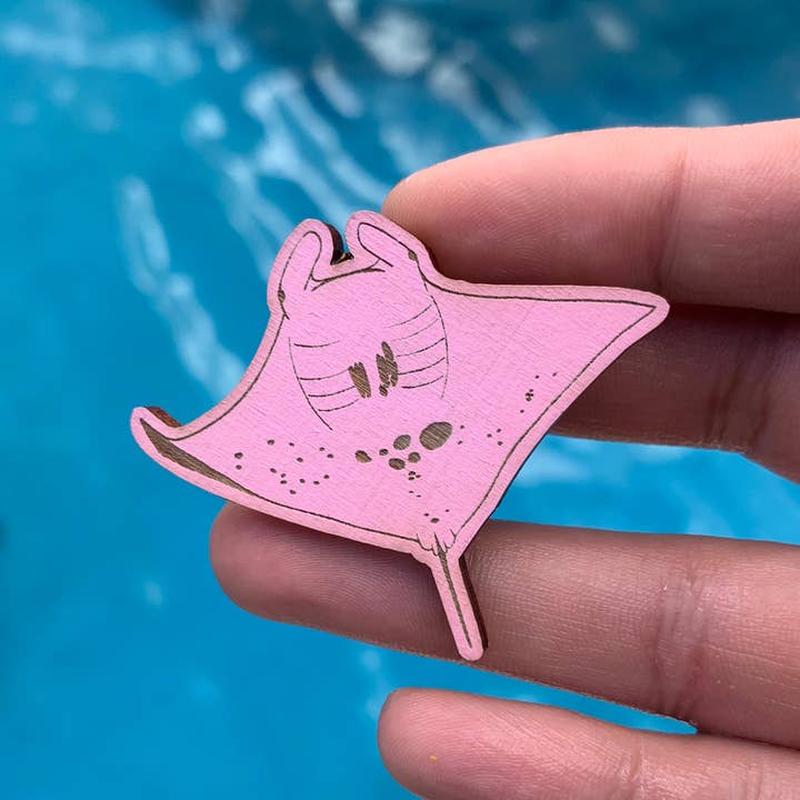 Fin Pin Shop - Wholesale Lapel Pin/Button - Pink Manta Ray Inspector Clouseau Eco-friendly Wood Pin