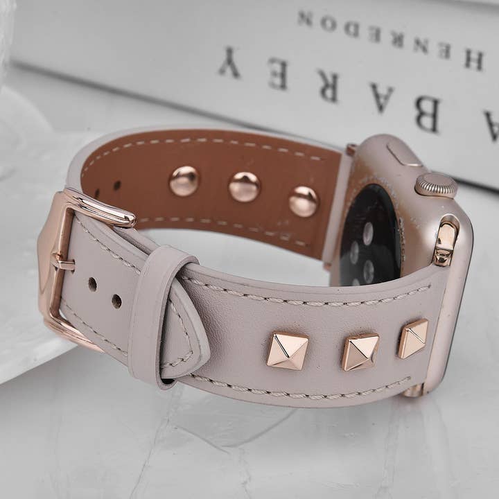 Ægte læder armbånd til Apple Watch med nitter for engroshandel hos ShopTrendsNow