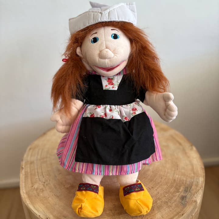 Pia - Pigehånddukke fra Holland (Kulturel Udgave) for engroshandel hos Flat Friends