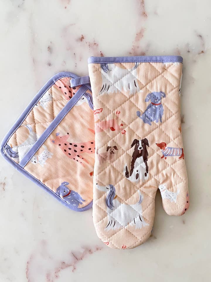 Ensemble de manique et gant de cuisine en coton avec motif de chiens pour la vente par Idlewild Co.